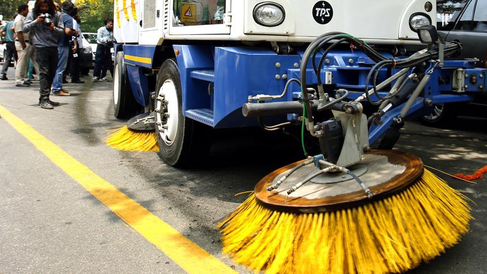 Mechanized sweeping machine